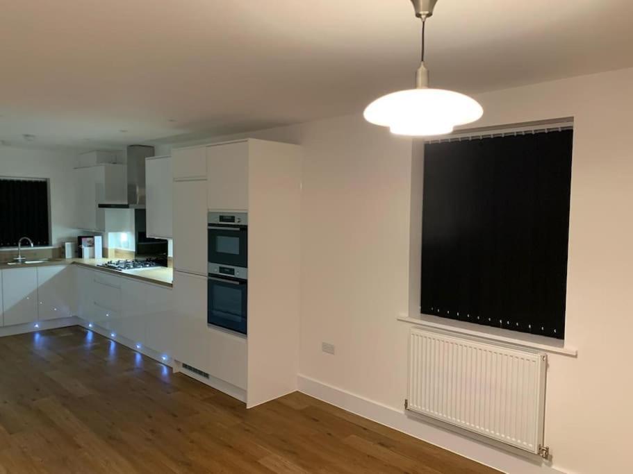 Brand New Entire 4 Bed House Multiple Free Parking Early Check-In Late Check- Out Allowed South Ockendon Екстериор снимка