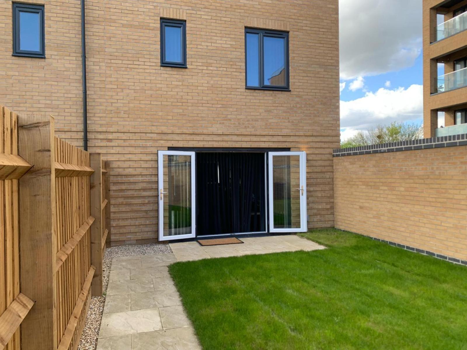Brand New Entire 4 Bed House Multiple Free Parking Early Check-In Late Check- Out Allowed South Ockendon Екстериор снимка